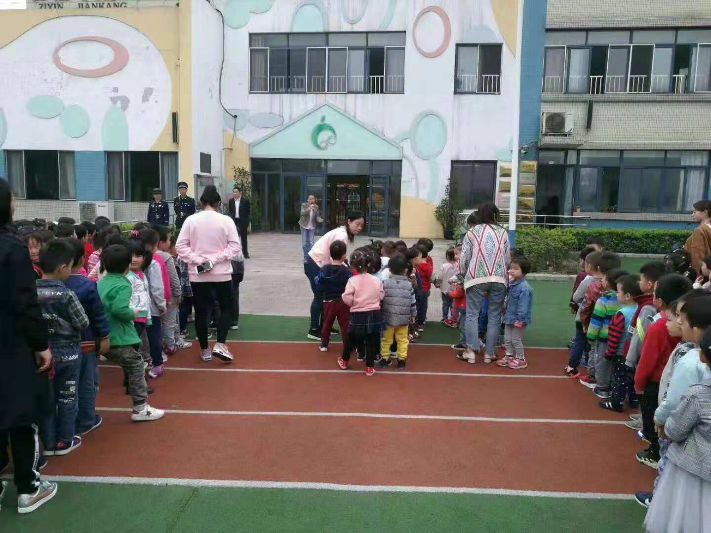 重庆师范大学附属幼儿园开展演练(图3)